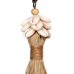 Kép 4/5 - The Raffia Cowrie Shell Keychain