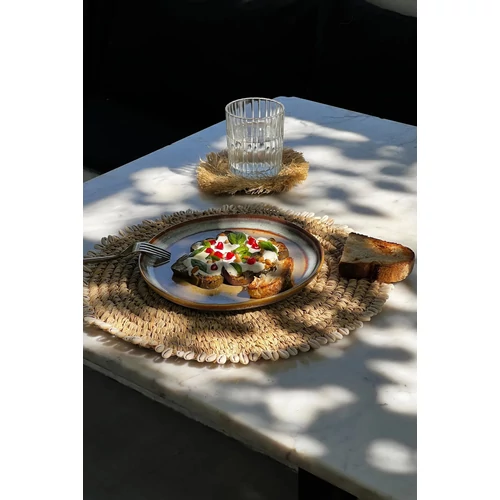 The Raffia Shell Placemat - Natural