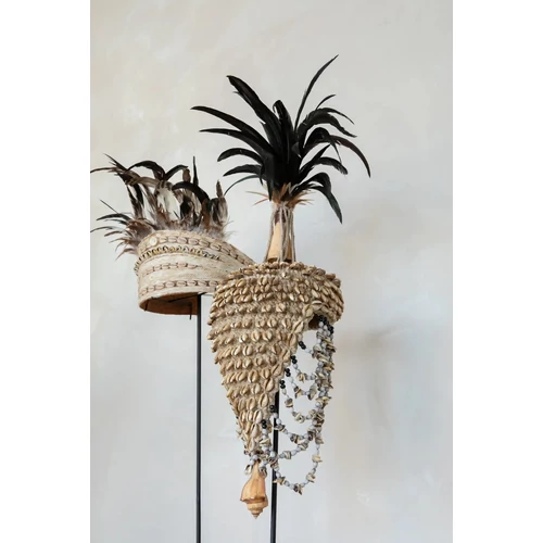 The Shell Hat on Stand - Natural Black